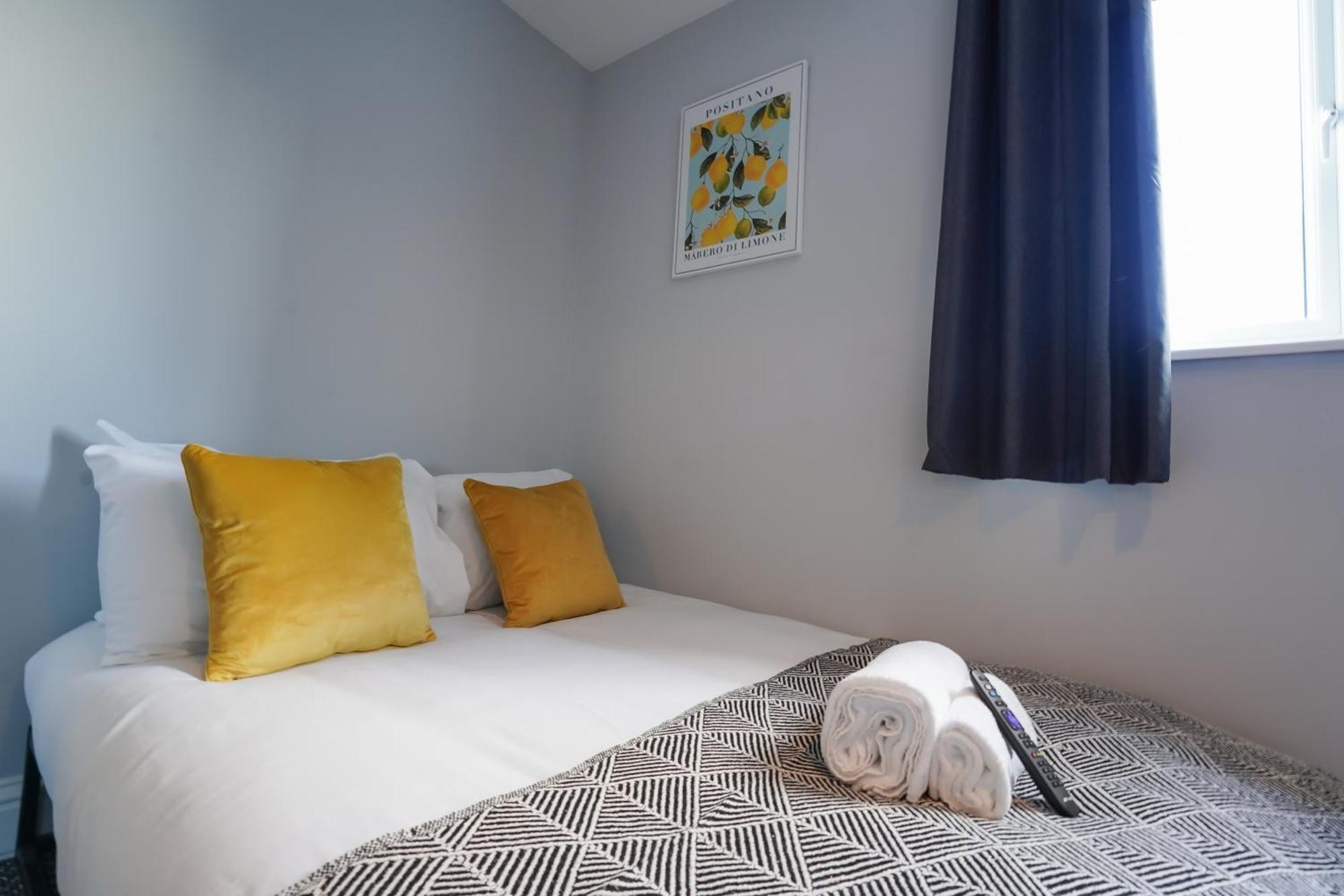 En-Suite Double Rooms, Smart Tv Comfy Style Llanelli Exterior foto