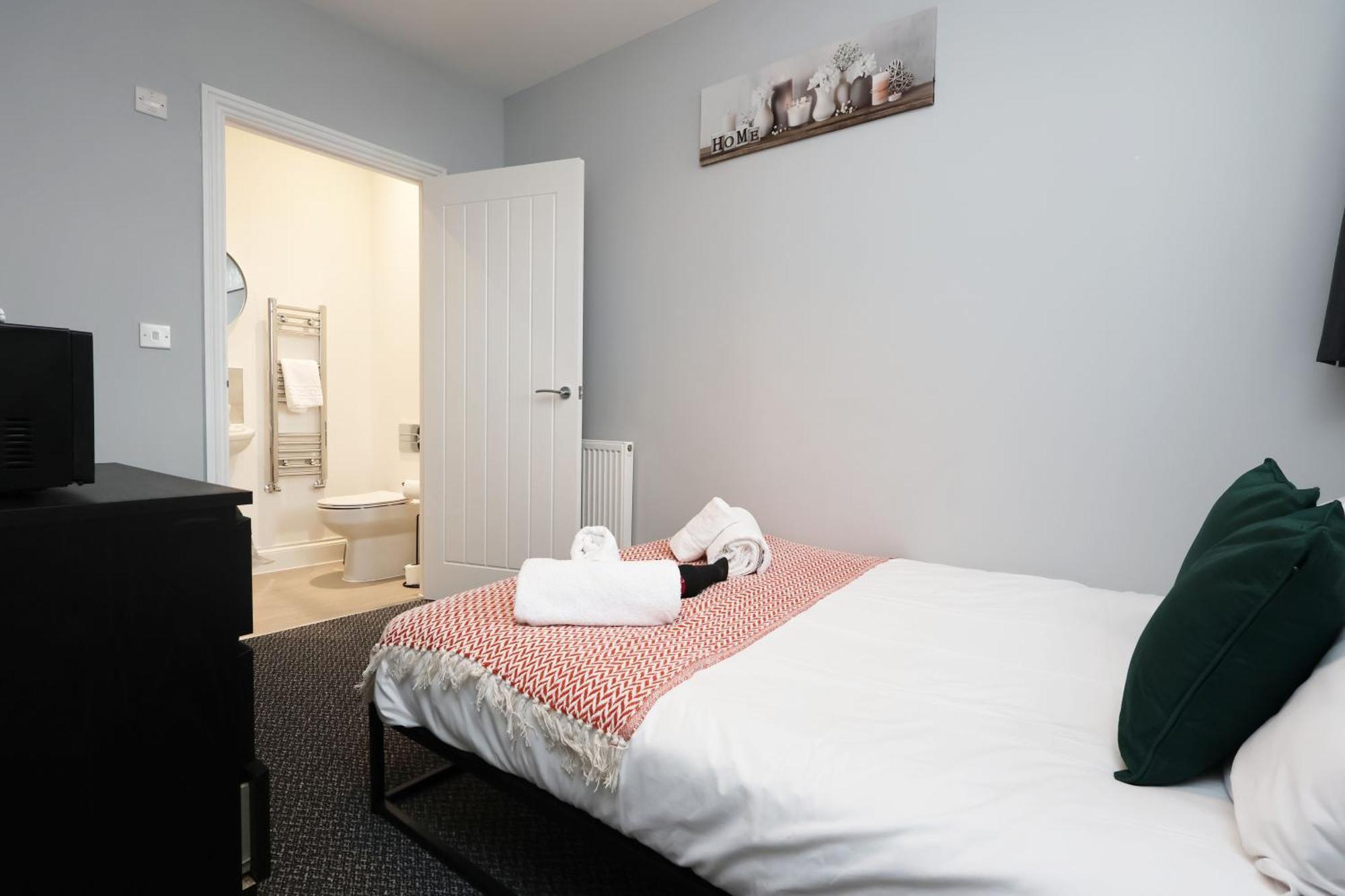 En-Suite Double Rooms, Smart Tv Comfy Style Llanelli Exterior foto