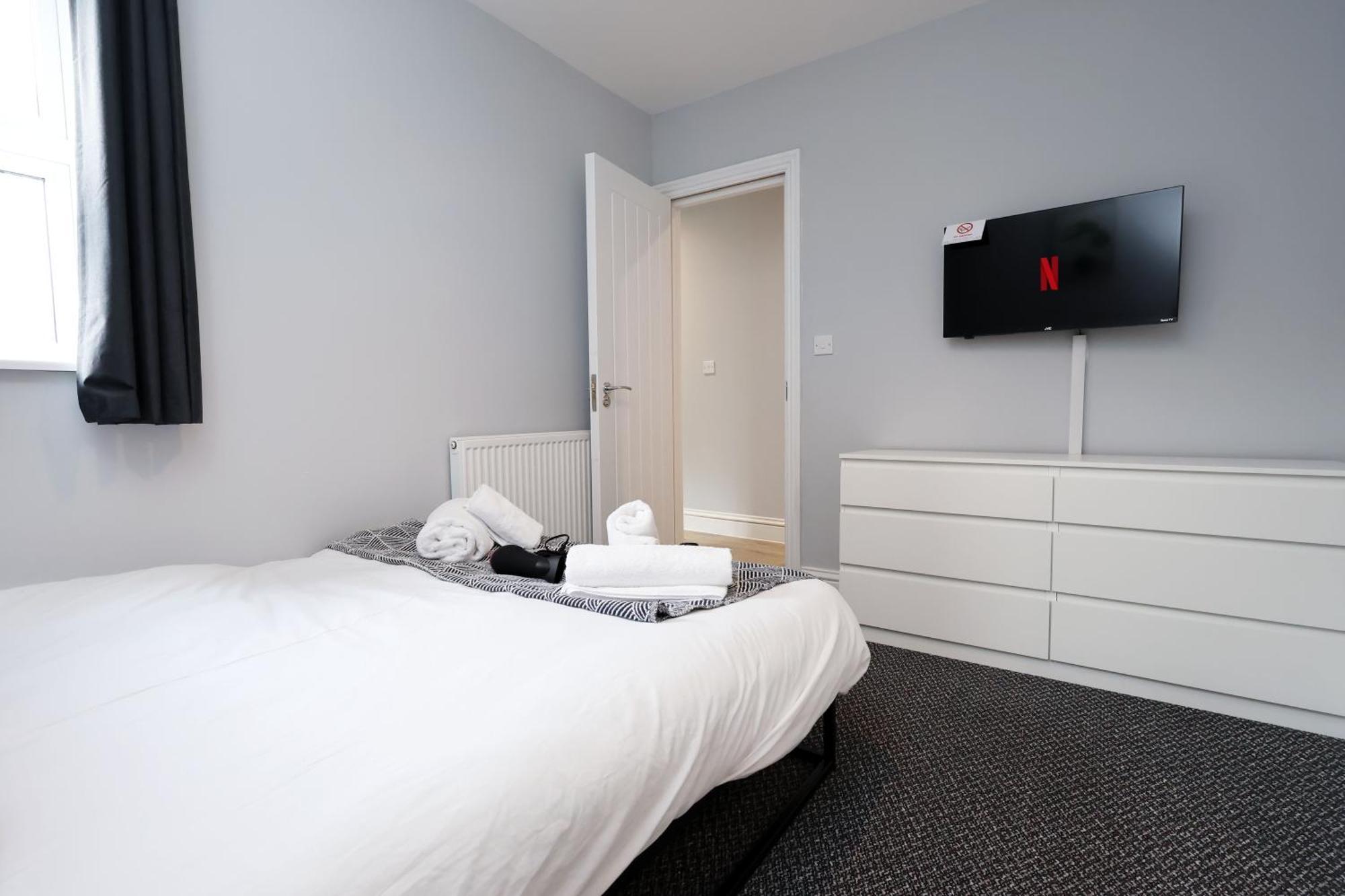 En-Suite Double Rooms, Smart Tv Comfy Style Llanelli Exterior foto