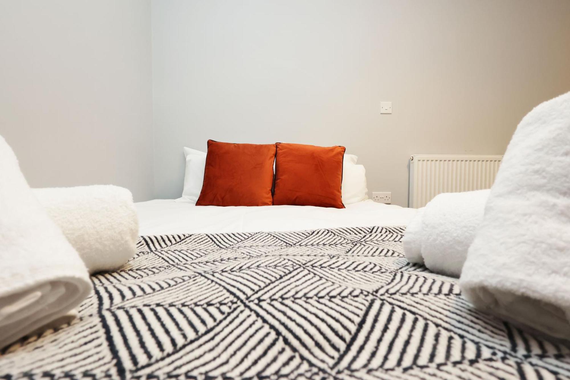 En-Suite Double Rooms, Smart Tv Comfy Style Llanelli Exterior foto